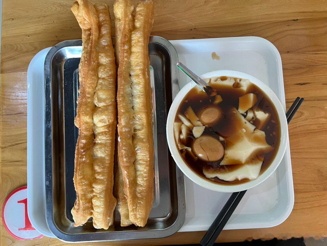 骑小摩托10公里吃个豆腐脑[笑而不语]  ​​​