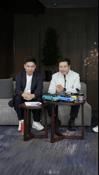 雷军谈小米热度高负面易传播 今晚直播直言：网上小米负面多，是因为小米和SU7热度