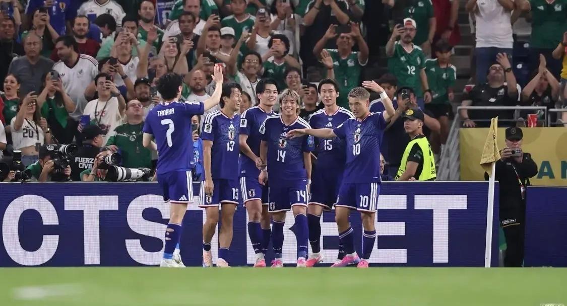 日本4-0突尼斯，亚洲球队第一次在世界杯进4个球+赢4个球日本队是在失去三笘薰、
