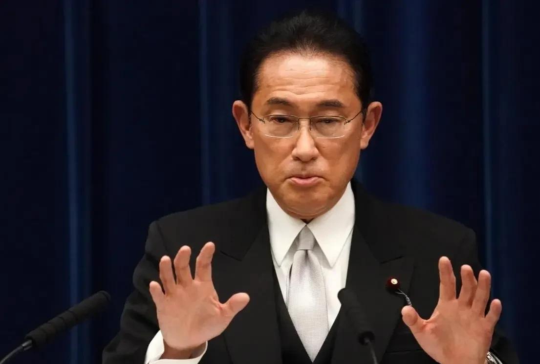 就是要跟中国对着干！日本首次军舰通过台湾海峡！
他们海上自卫队的护卫舰竟然首次穿