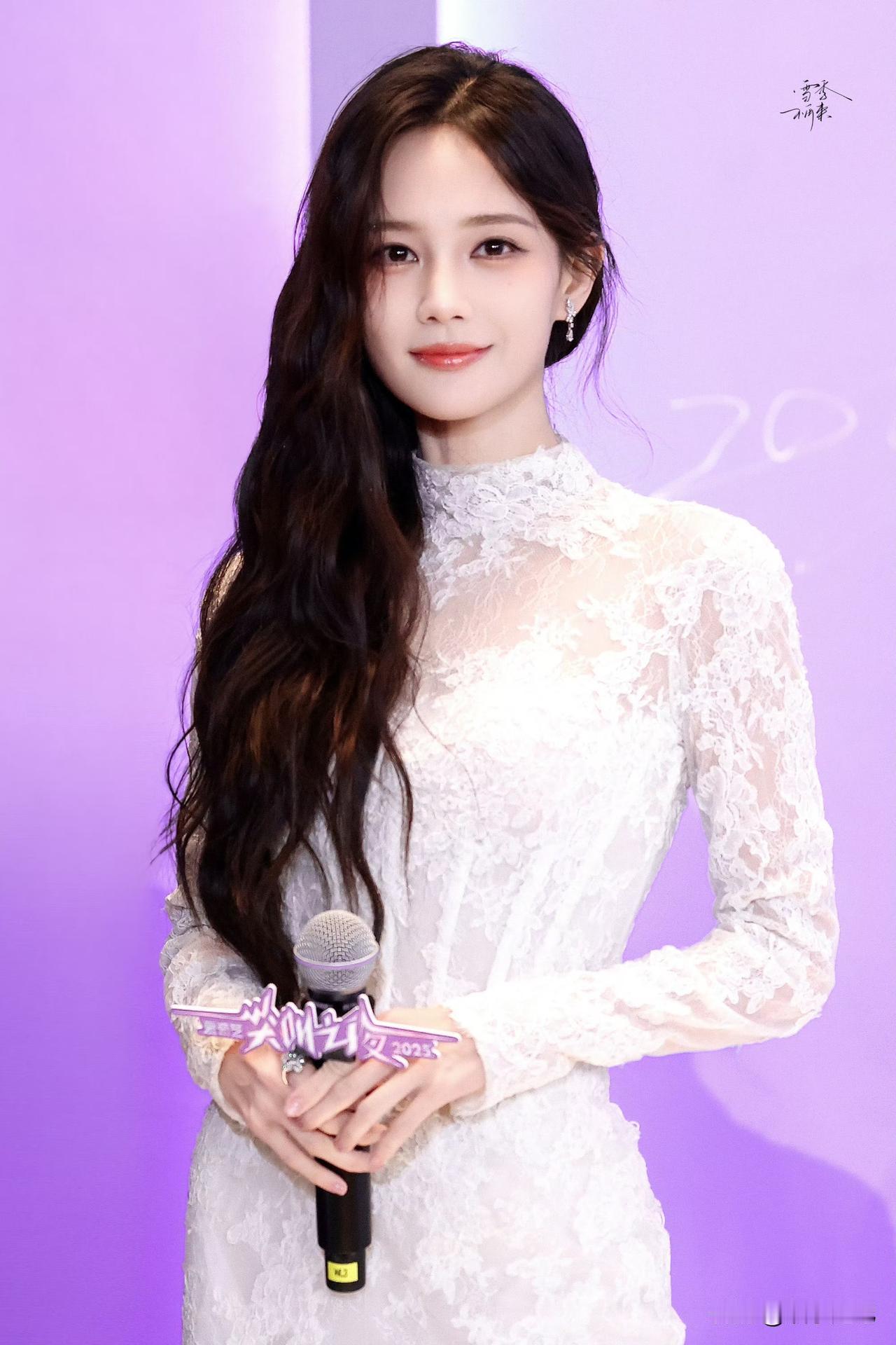 李一桐的眼睛好漂亮