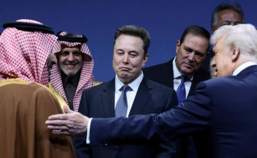 马斯克称AI和机器人将使工作变成可选项【马斯克称AI和机器人将使金钱无关紧要，工