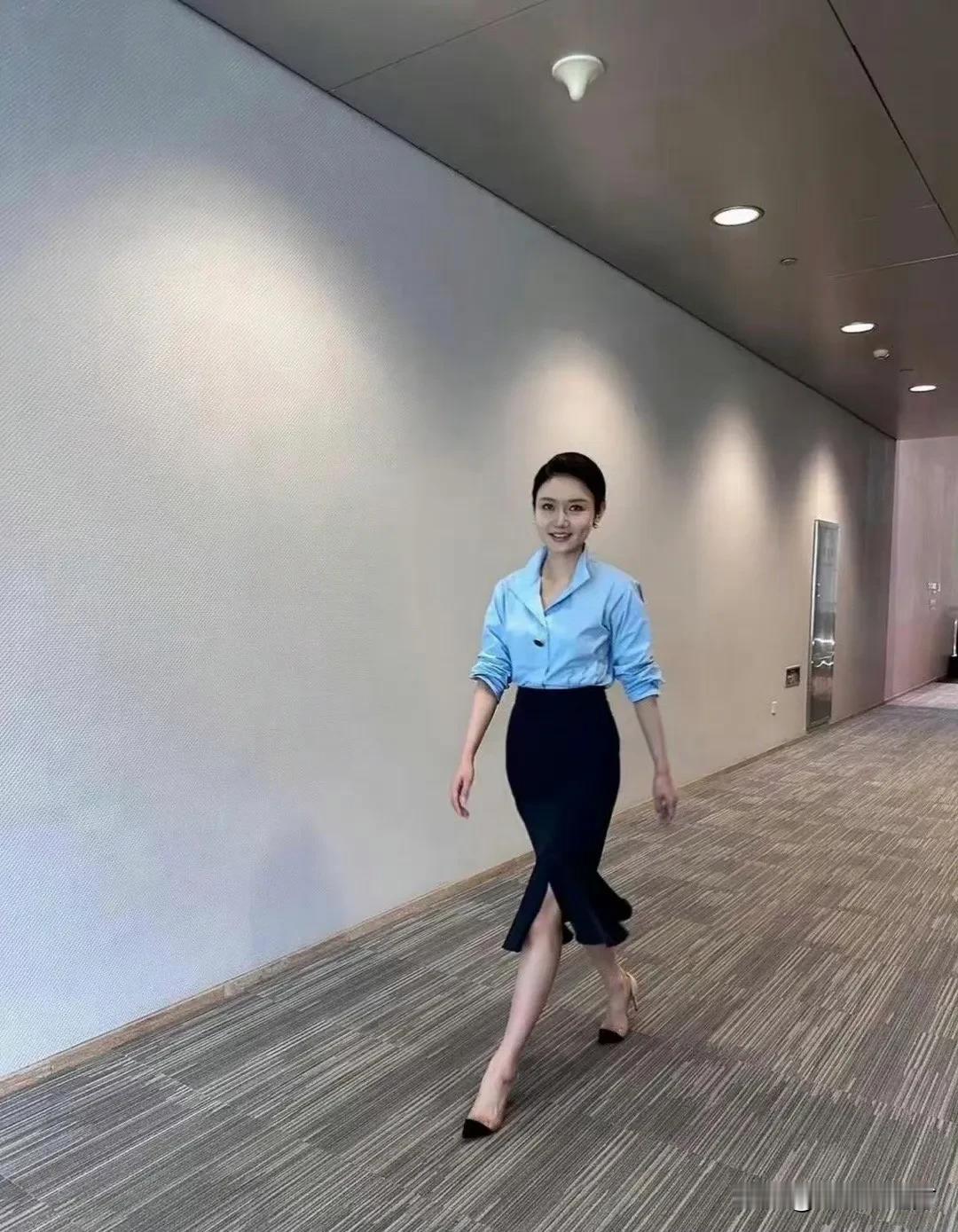 
龙洋，绝对是央视优秀的年轻主持人之一，好美好大气未来可期。