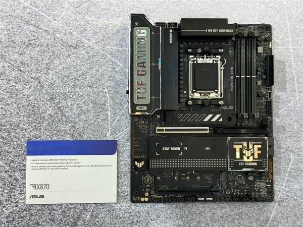【华硕推出全新X870主板】随着AMD锐龙9000系列处理器的发布，@ASUS华