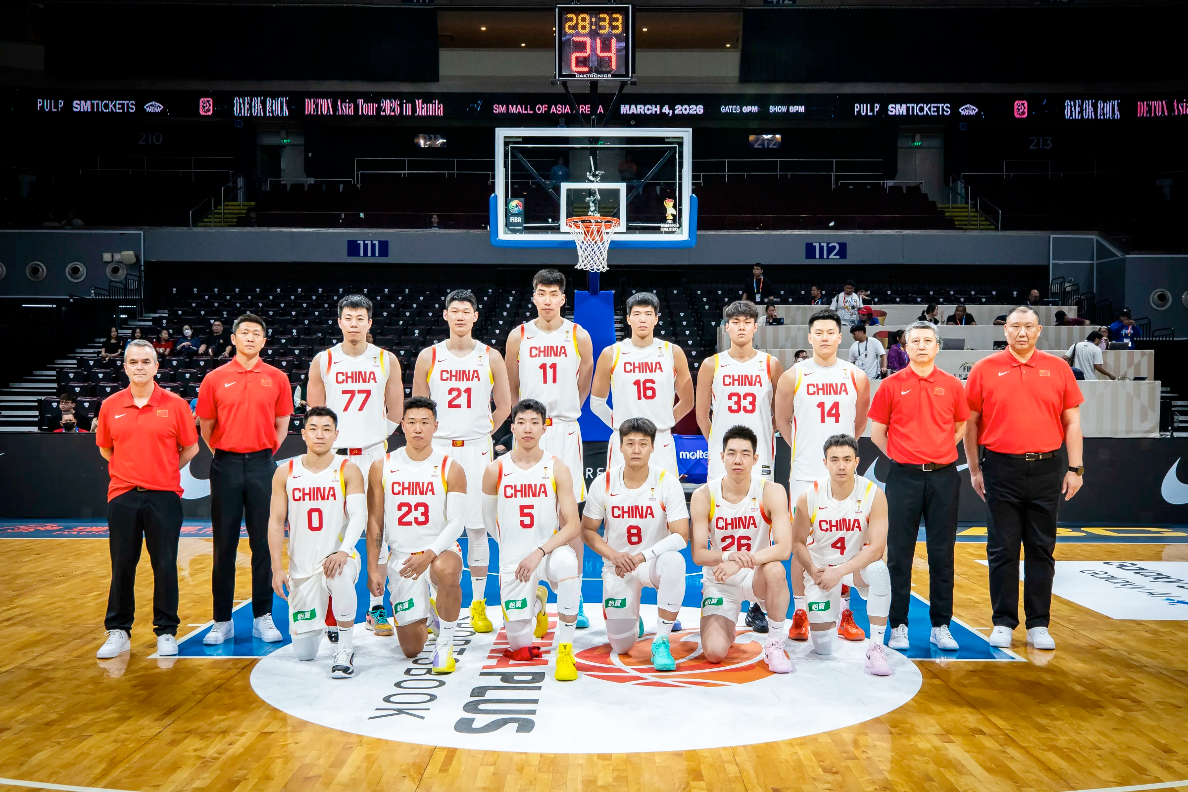 中国男篮延续上一场首发阵容赵睿、贺希宁、朱俊龙、王浩然、胡金秋中国男篮vs中国台