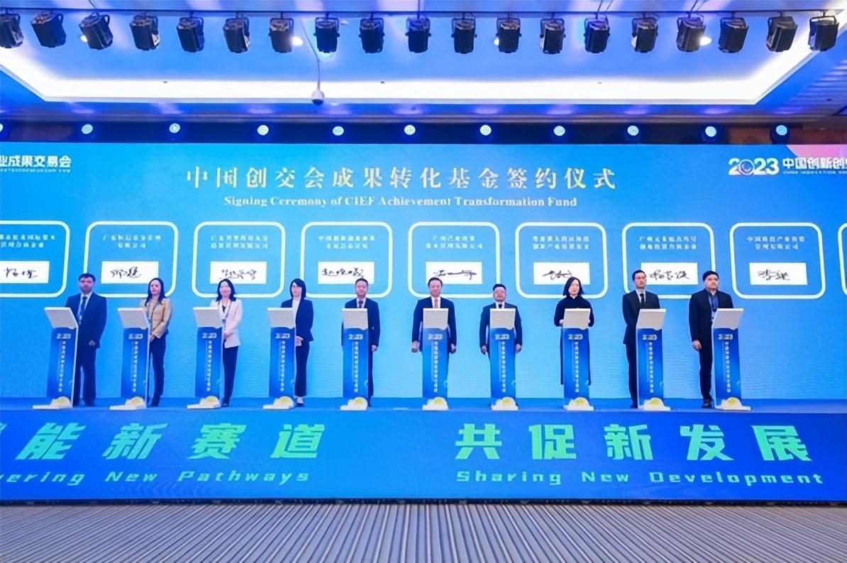 KTV行业低迷，K歌爱好者何去何从？创交会乐华给出满分答案！
乐华电视展示了其最