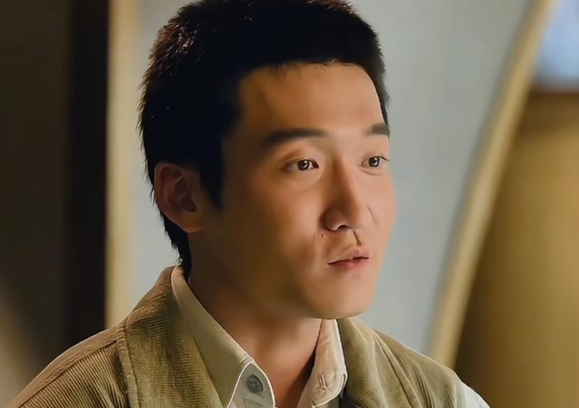 一部剧火了，不是因为它有多温情，而是它把普通人走投无路时的“最优解”拍得太真实。