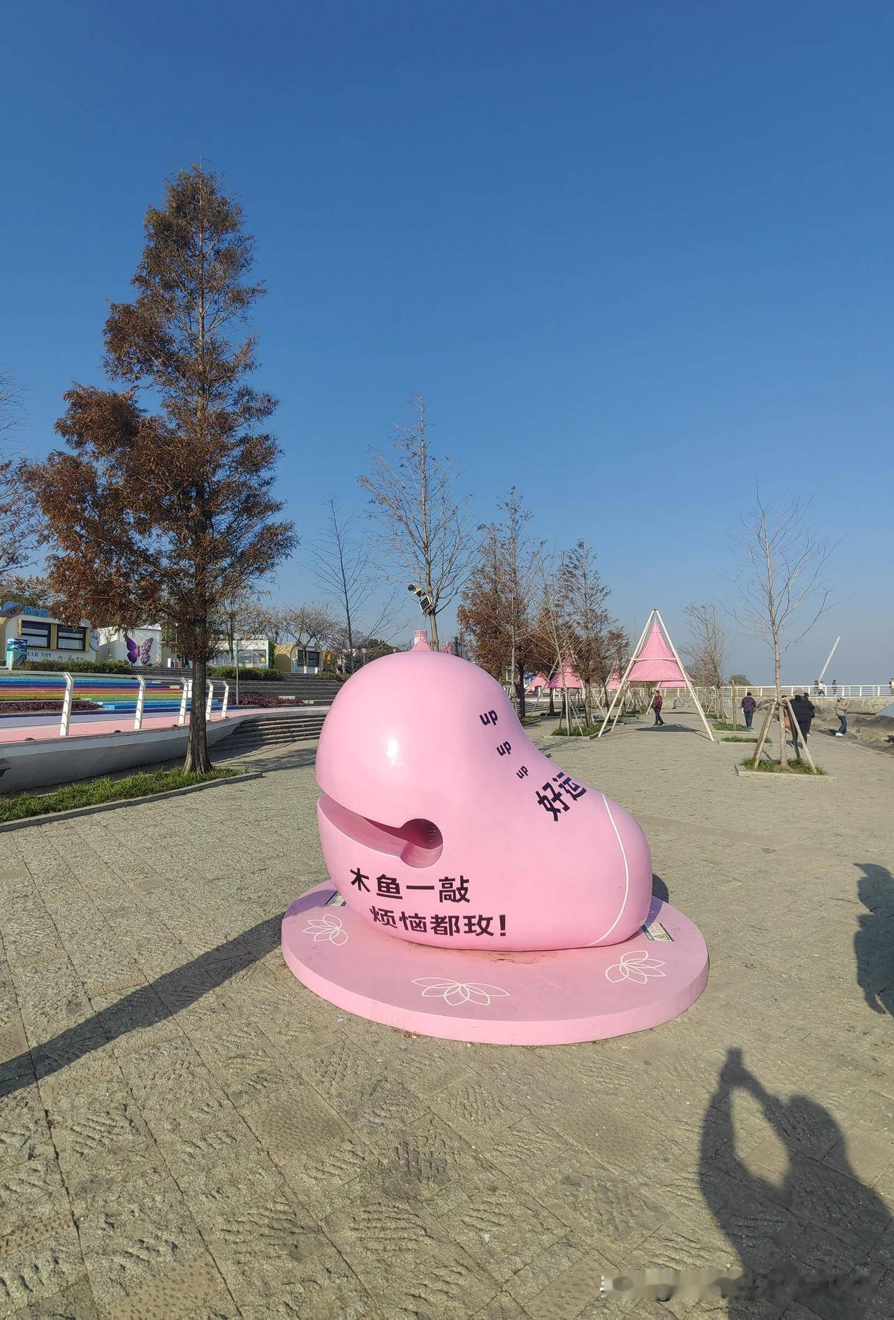 [玫瑰][玫瑰]西太湖赏游，木鱼一敲，烦恼去掉，随之而来的是好运，好心情。