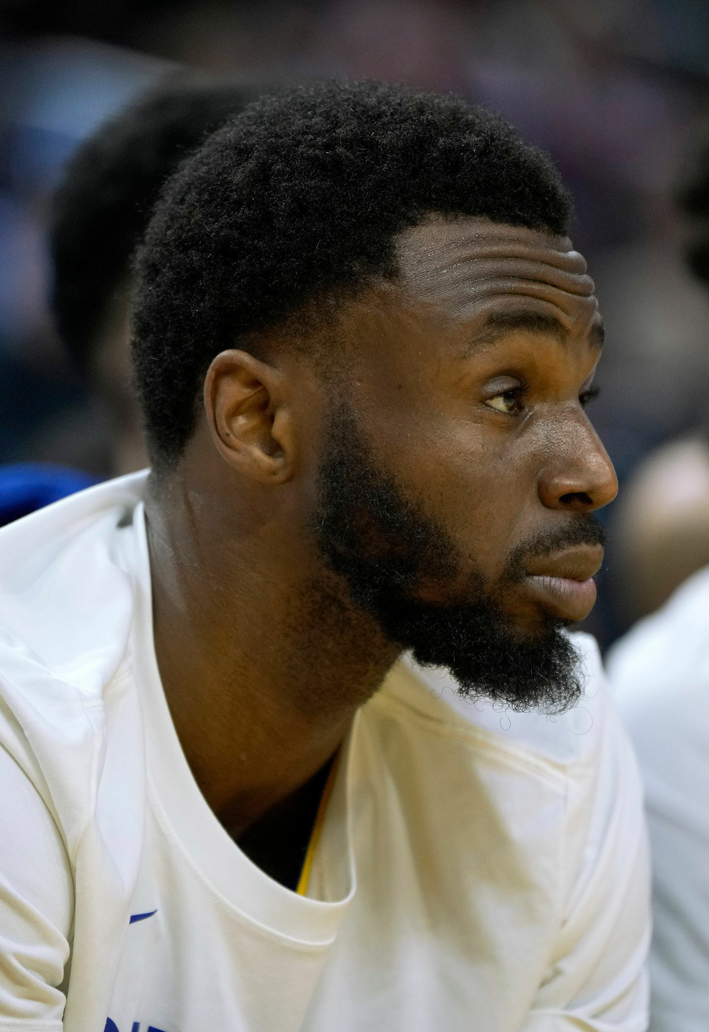 据Hoopshype记者Michael Scotto报道，维金斯是竞争对手的高管