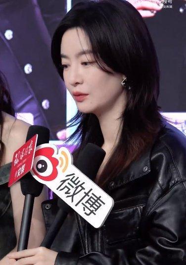 李晟回应浪姐逆袭黑马 乘风2025扫楼 李晟说黑马有很多，她现在还不是，但我觉得