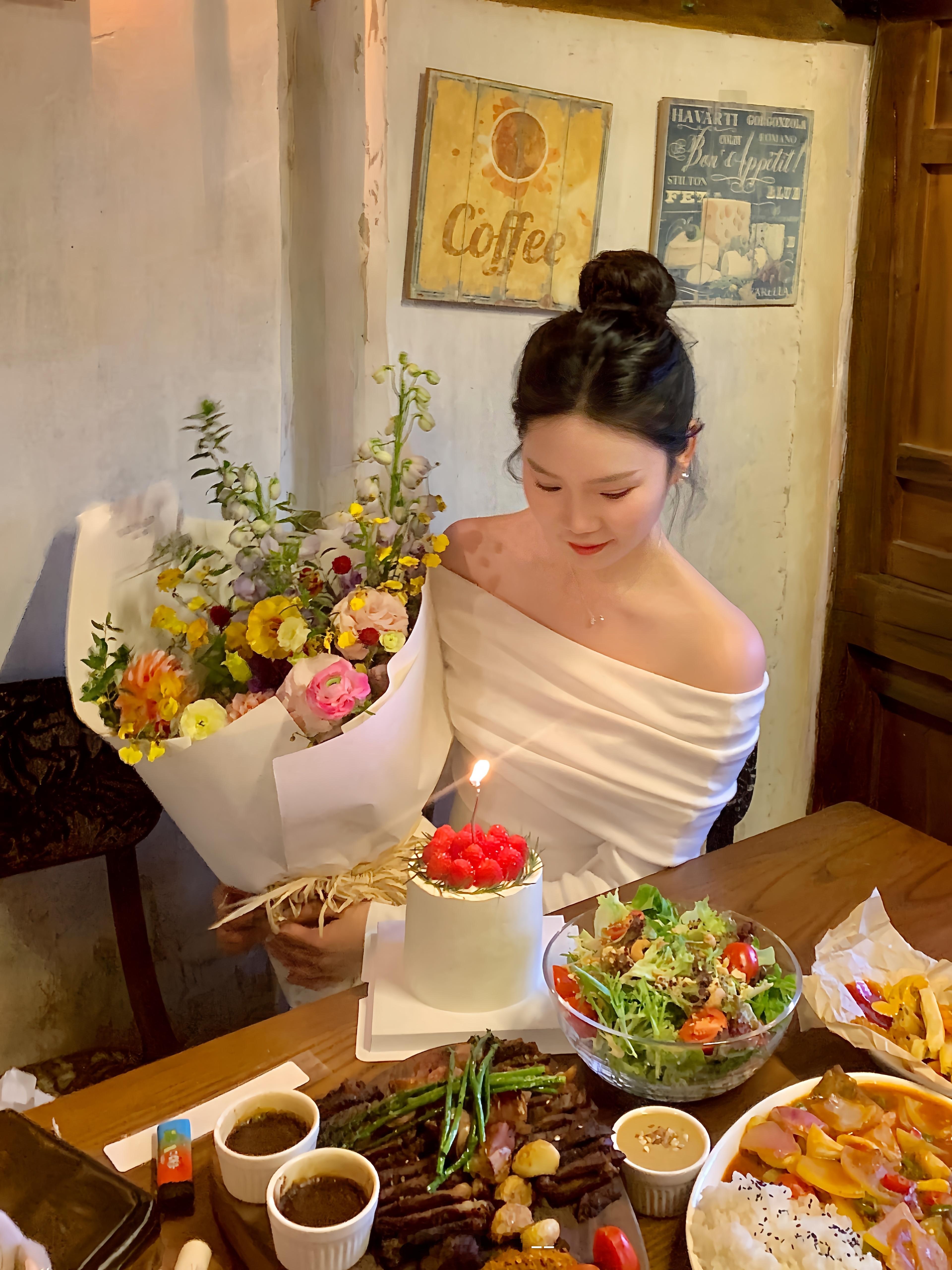 庆祝我 简单的 隆重的 平淡的 幸福的25岁爱你 我亲爱的自己❤️ 大理