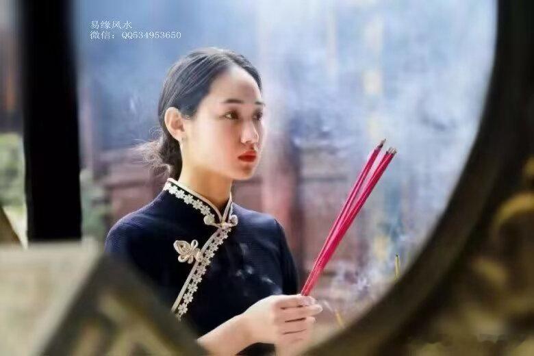 要化妆你的脸，先化妆你的心，要让自己漂亮。要有一颗庄严的心，把怨拿掉，把恨拿掉，