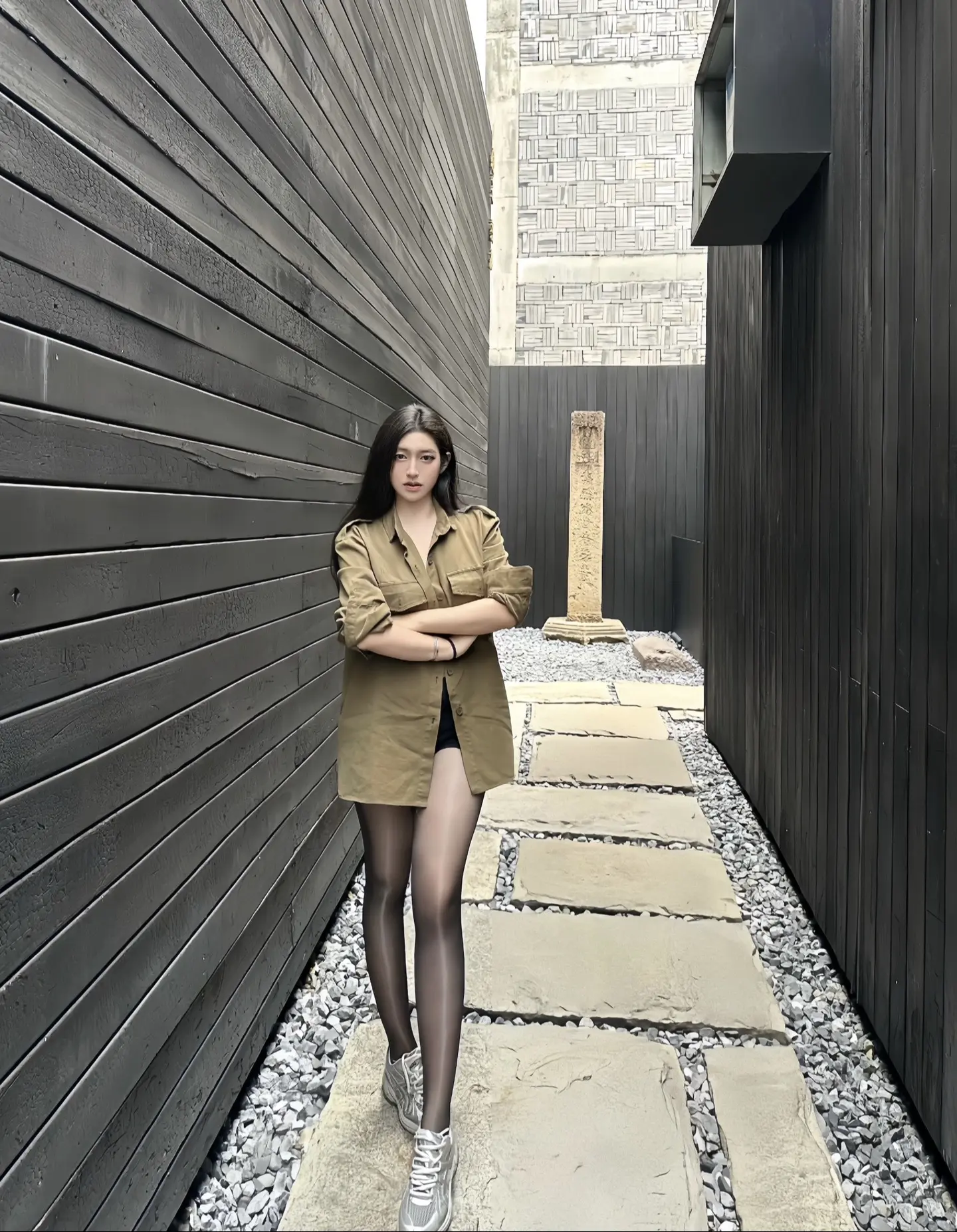泥泞的路 才能踩出清晰的脚印。女超人