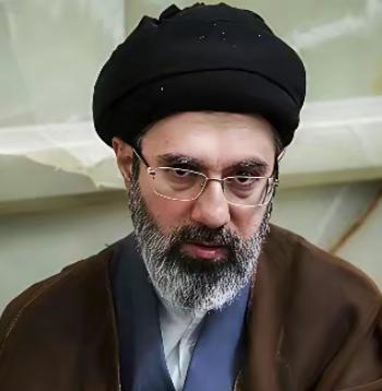 伊朗现在终于明白过来了，自己不管买什么装备都没用，现在的当务之急就是要把美国在自