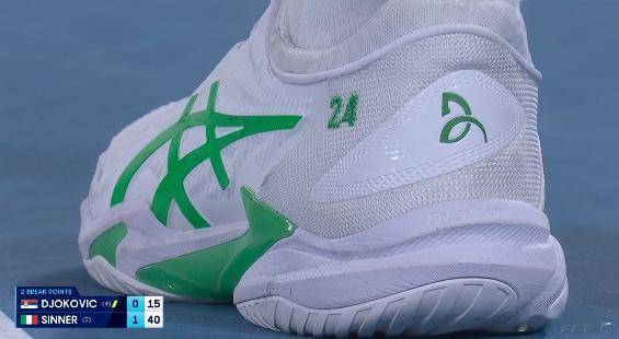 救命呐 德约科维奇第一个发球局就被破发啦...镜头也是很会给。这很澳网澳网202