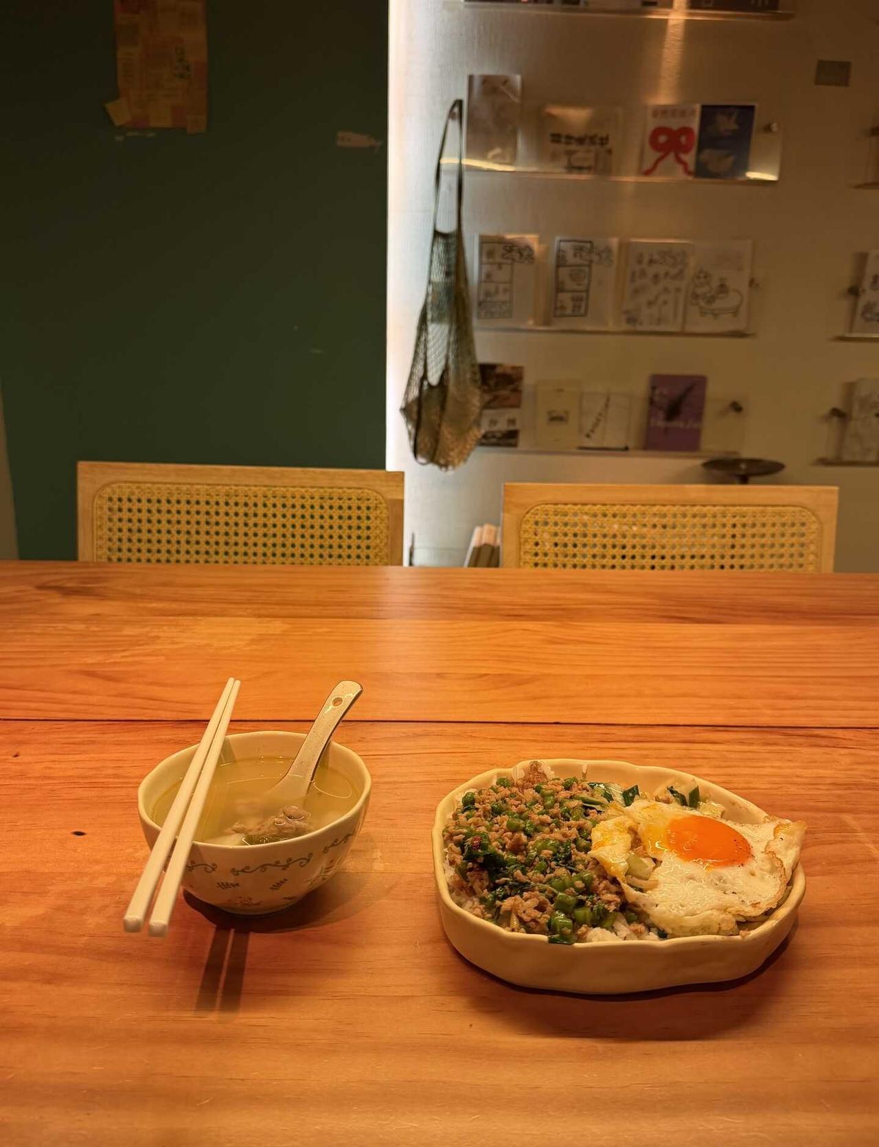 海珠区最夯的打抛饭
📍小疯鸟与魔鬼鱼
在海珠区的一家独栋私房菜馆
每天的菜品都