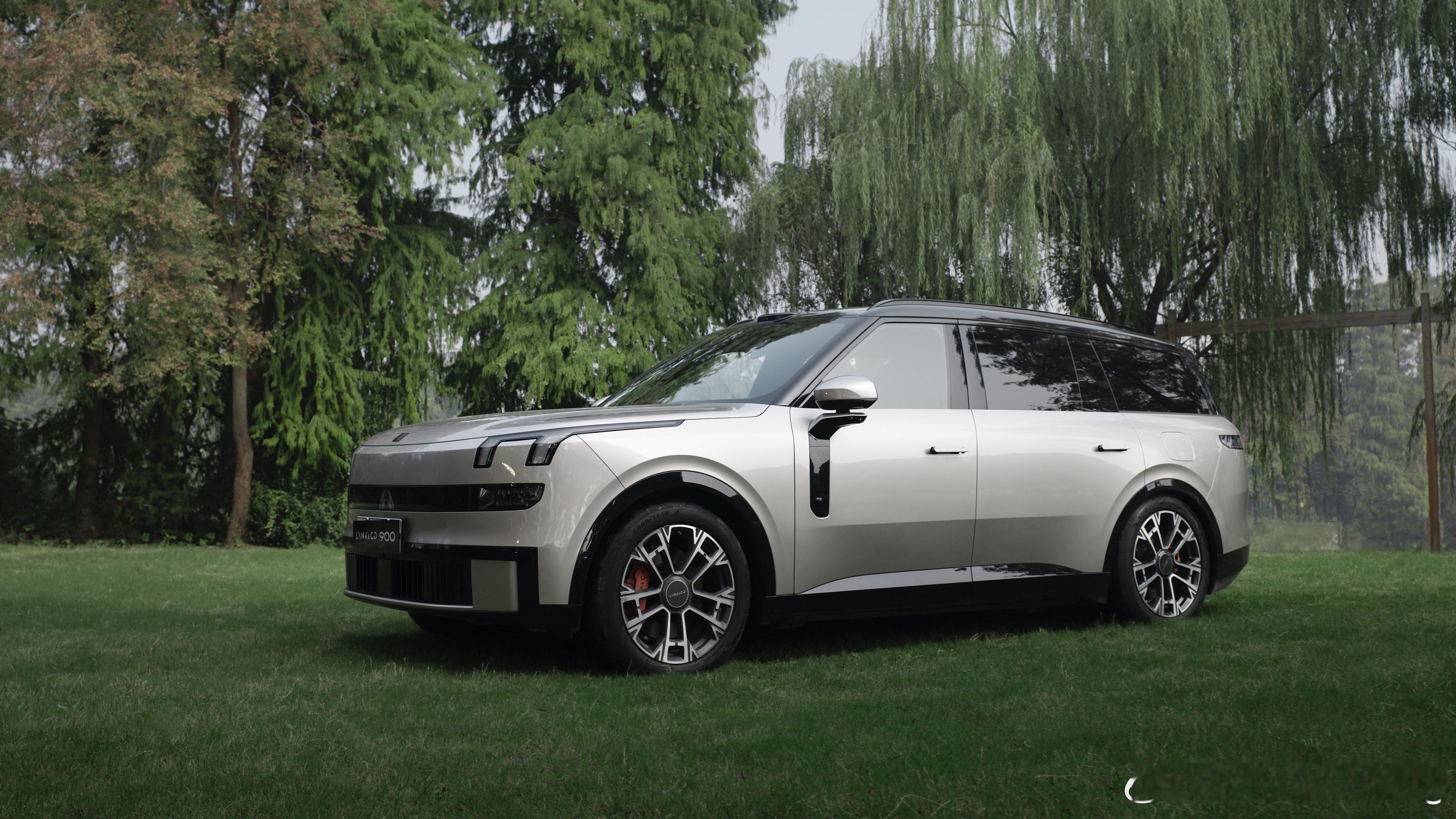 上市半年多，交付辆直接破5w，年底还有一次大的OTA升级，智驾座舱两手抓，领克9