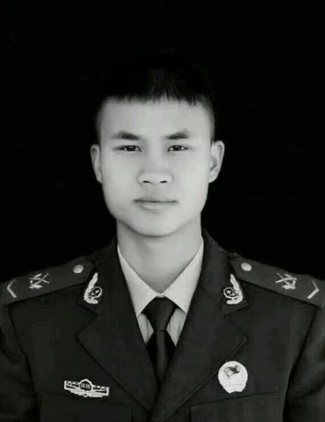 武警谢勇，于2018年5月12日，江苏淮安恒大名都二期19号楼发生火灾。在疏散、