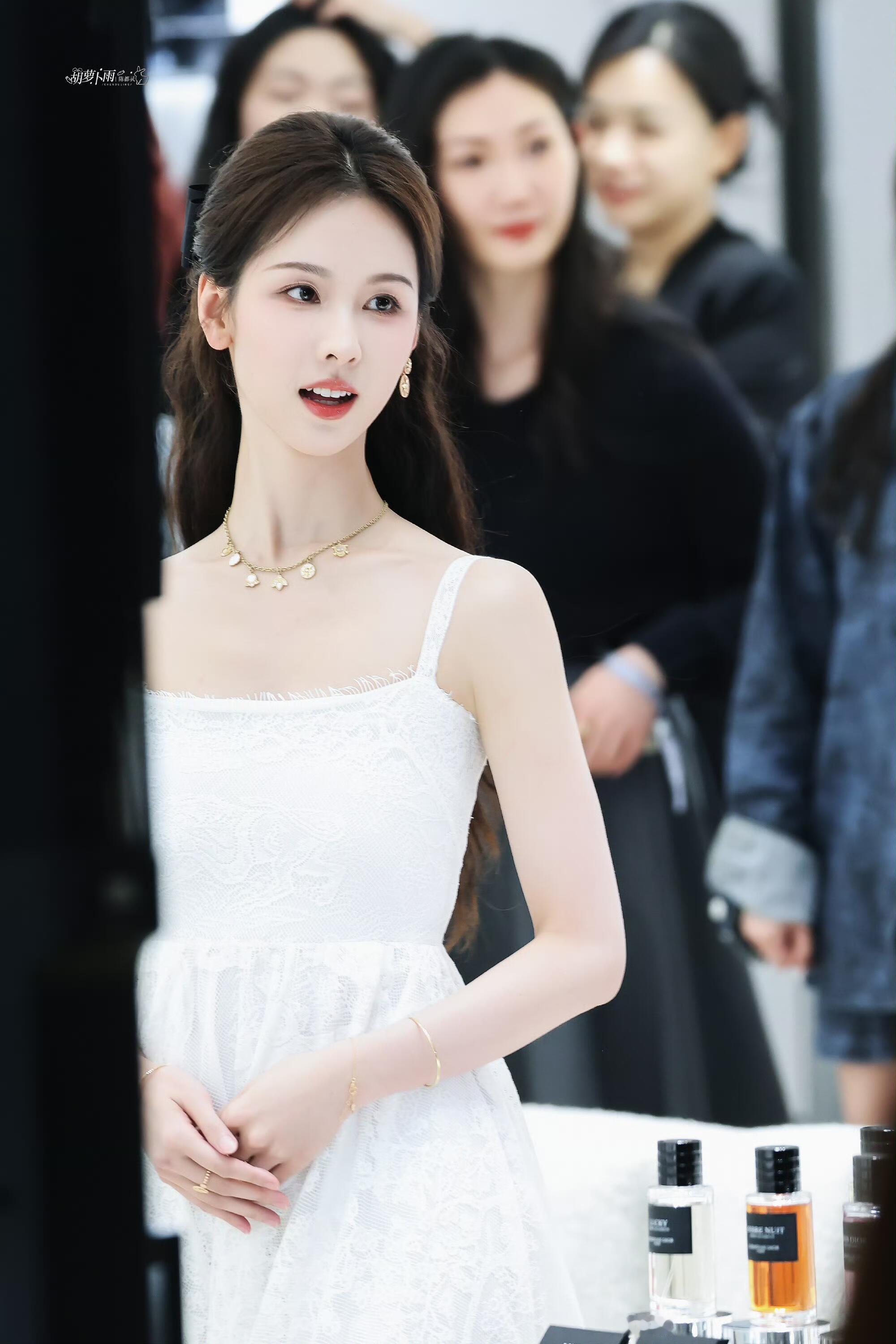 陈都灵你问我氛围感是什么，我该怎么说（第一张好帅！！！！！！） 