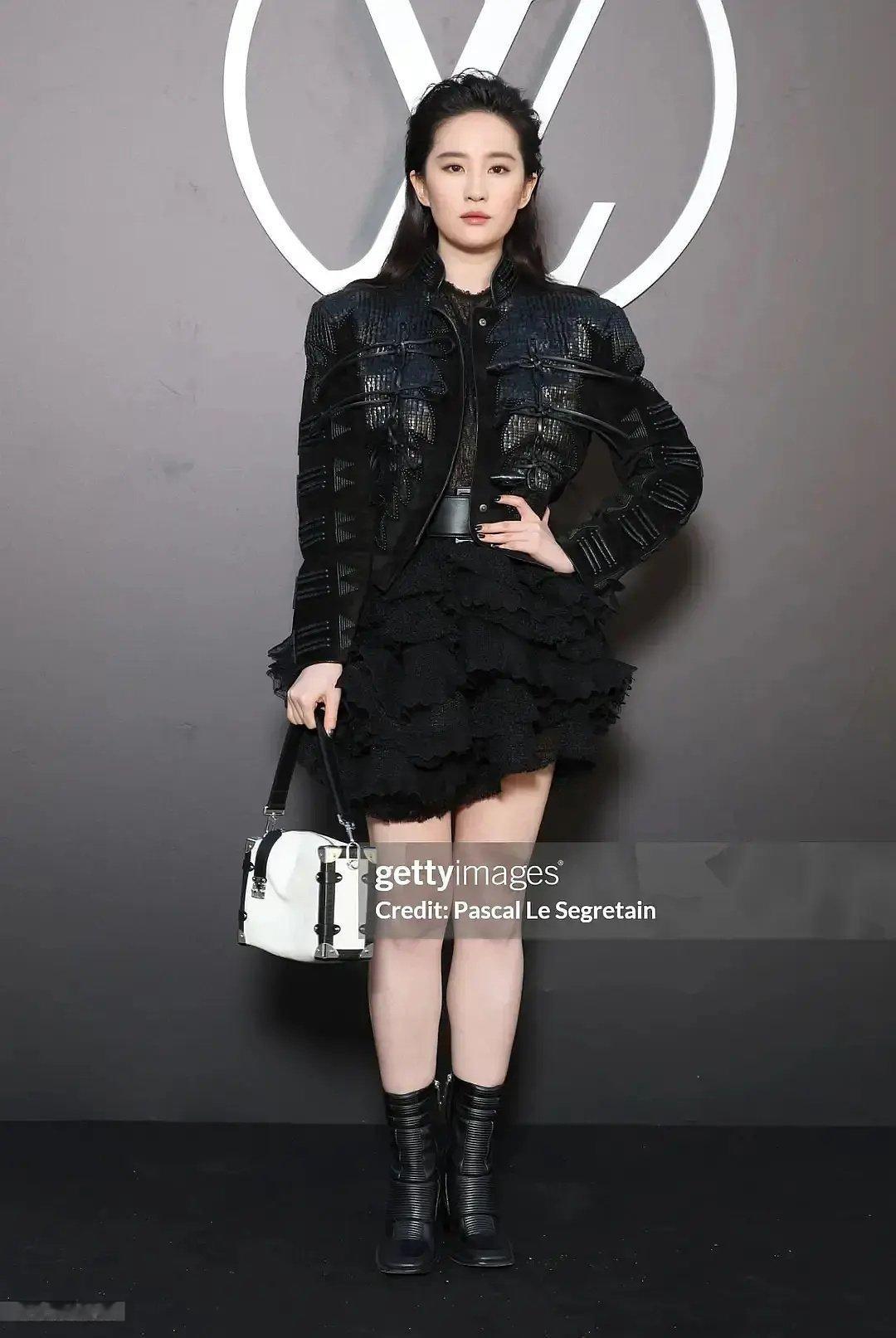 Lisa天天被说丑，这下直接把刘亦菲秒了 ​​​