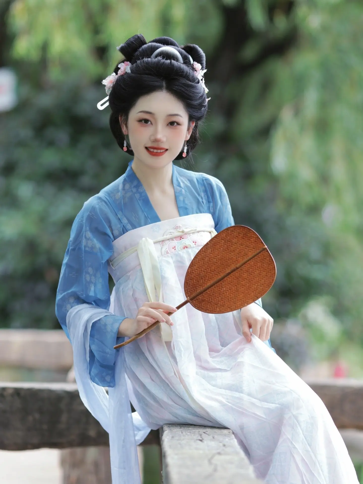 万里云烟，一溪霜月。