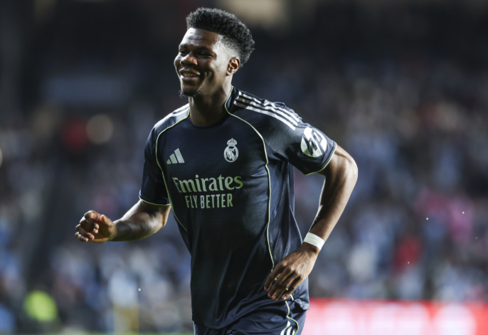 《曼彻斯特晚报》撰文谈到曼联中场的话题，文章表示，红魔需要复制卡塞米罗与梅努的中