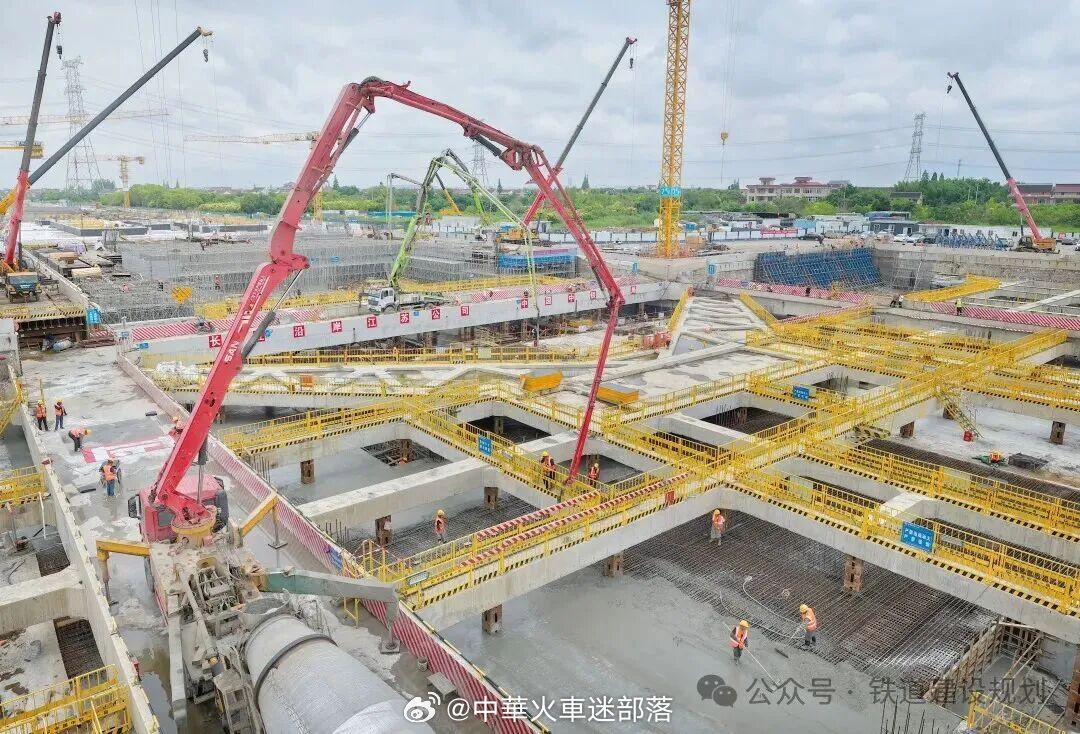 高铁头条【时速350公里地下高铁枢纽站，主体完工】新华日报讯：6月17日，在南通