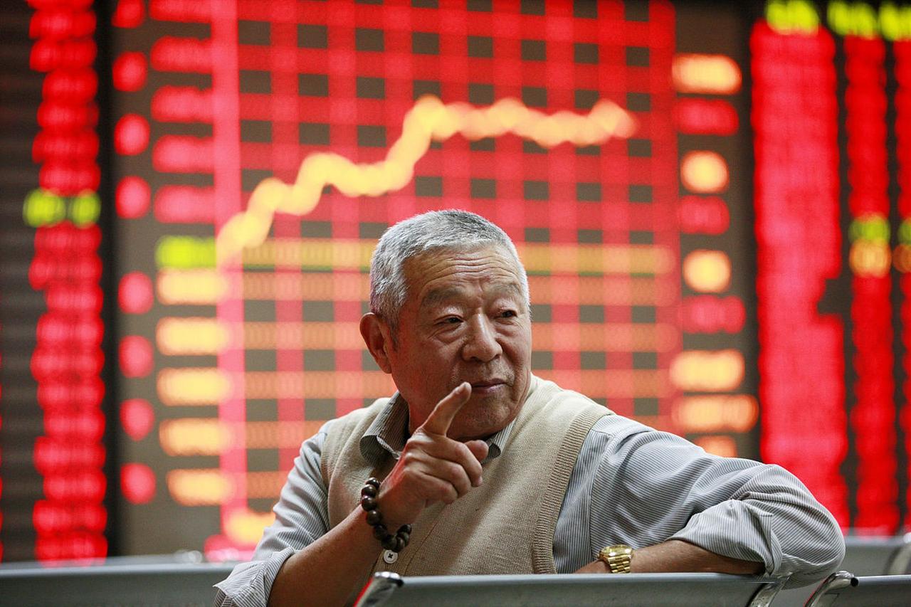 一位广州股民，在11元附近买入5000股欧菲光002456。买入之后股价一路走弱