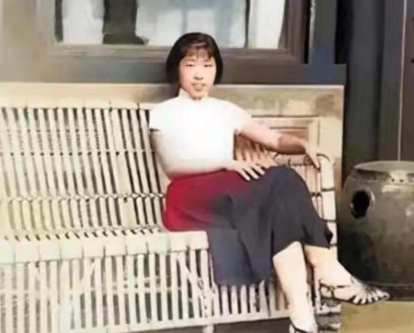 王铎：上学期间的王光美 ，真是太有学生味了。