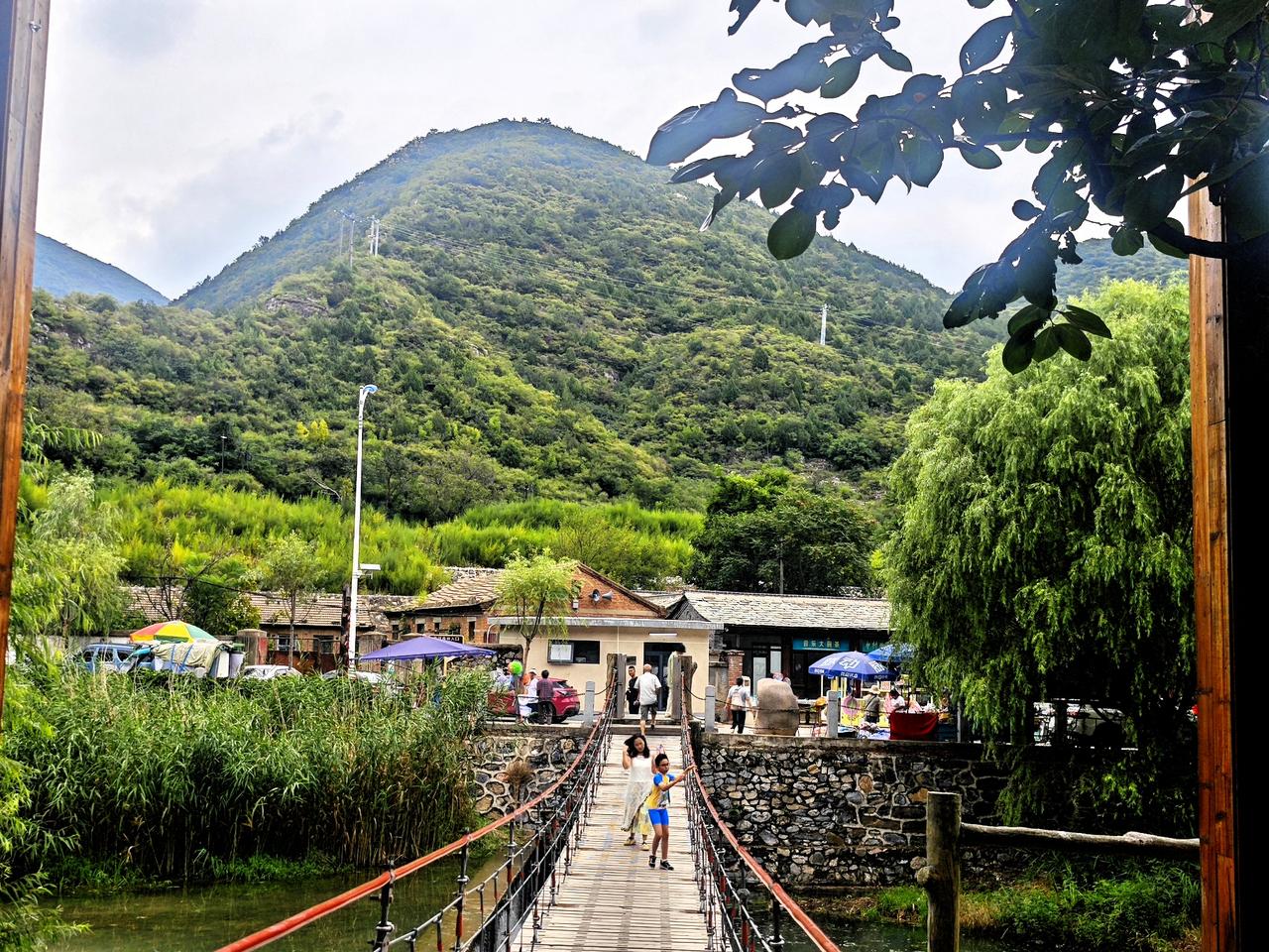 有人问我，为什么总喜欢往山里跑。夏末秋初，暑热还没有完全褪去，闲暇，去大自然里消
