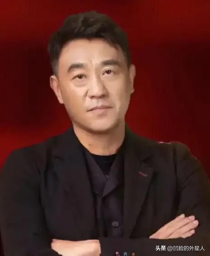 1997年，何冰遇到了多年未见的女同学李海洋，女同学说：“我都29了，嫁不出去了