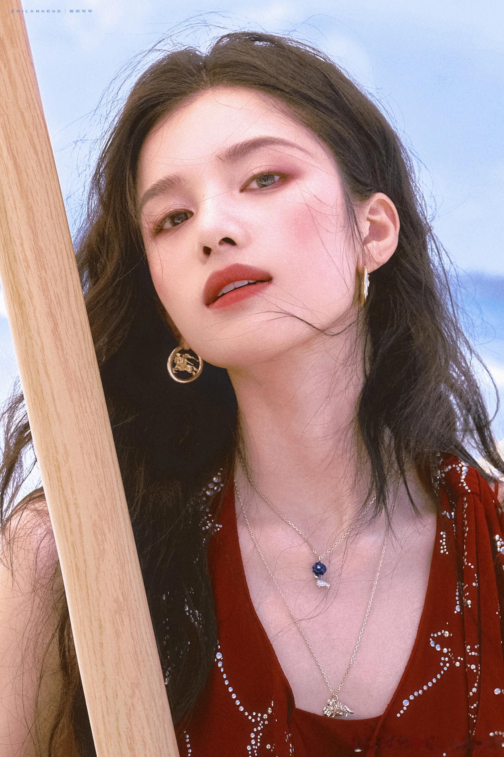 自由美好热烈，张婧仪～～ ​​​