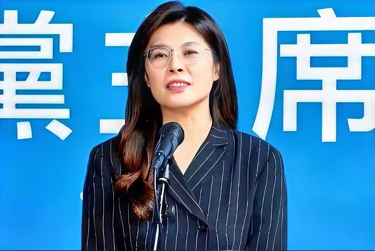 国民党代表团赴京交流行程官宣，郑丽文交谈中自然喊出“大陆”，这转变耐人寻味。以前