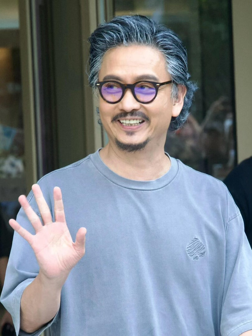 寒战1994剧组法拉利停车场奖杯比我年纪大就算了，还集齐古天乐谢君豪吴慷仁，《寒