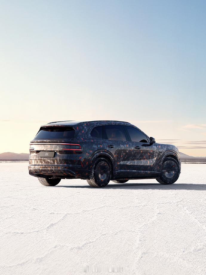 极氪8X 最新预告图，这款定位“中国新一代高性能旗舰”的新车，外观还是挺帅气，这