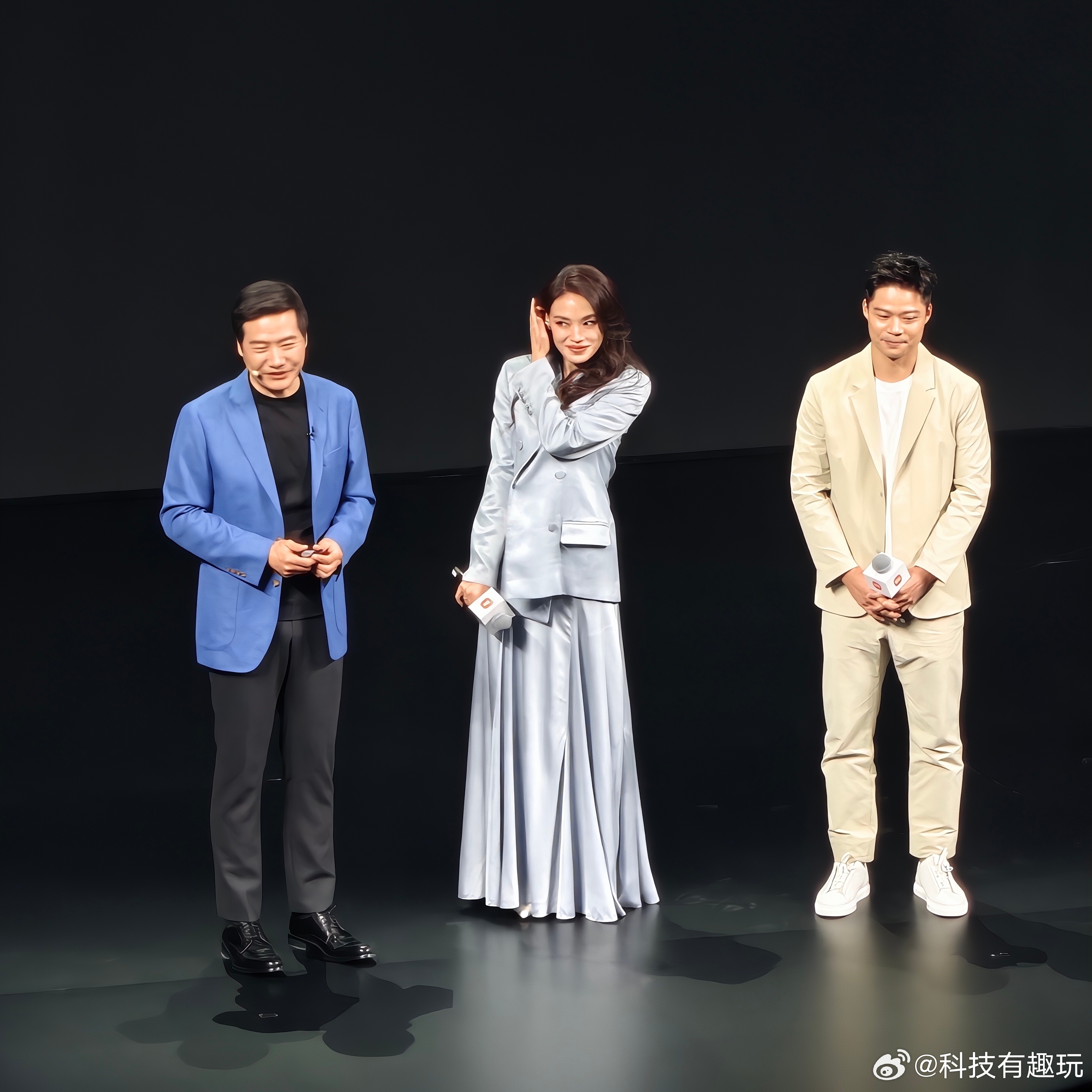 舒淇代言SU7舒淇和苏炳添都来小米SU7发布会现场了，这是我距离他俩最近的一次