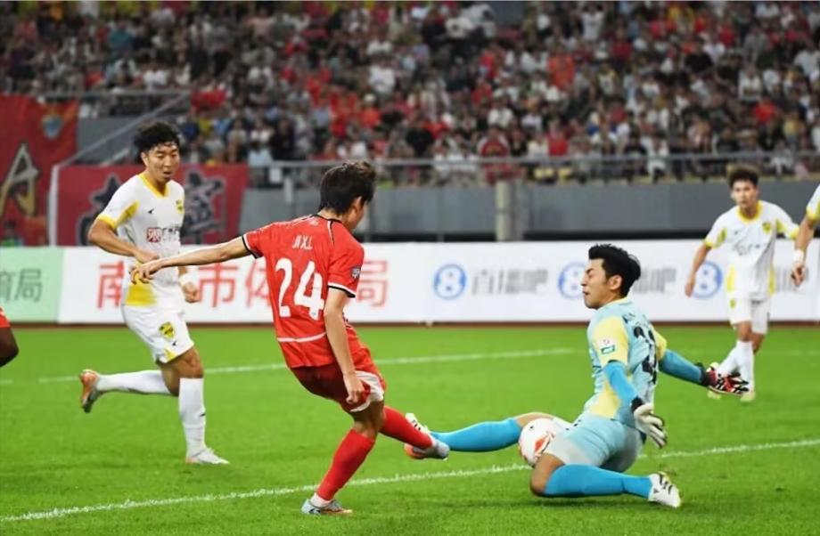 【爆冷！升班马主场掀翻冲超热门，广州豹赛季首败暴露隐忧】

昨晚的中甲联赛上演了