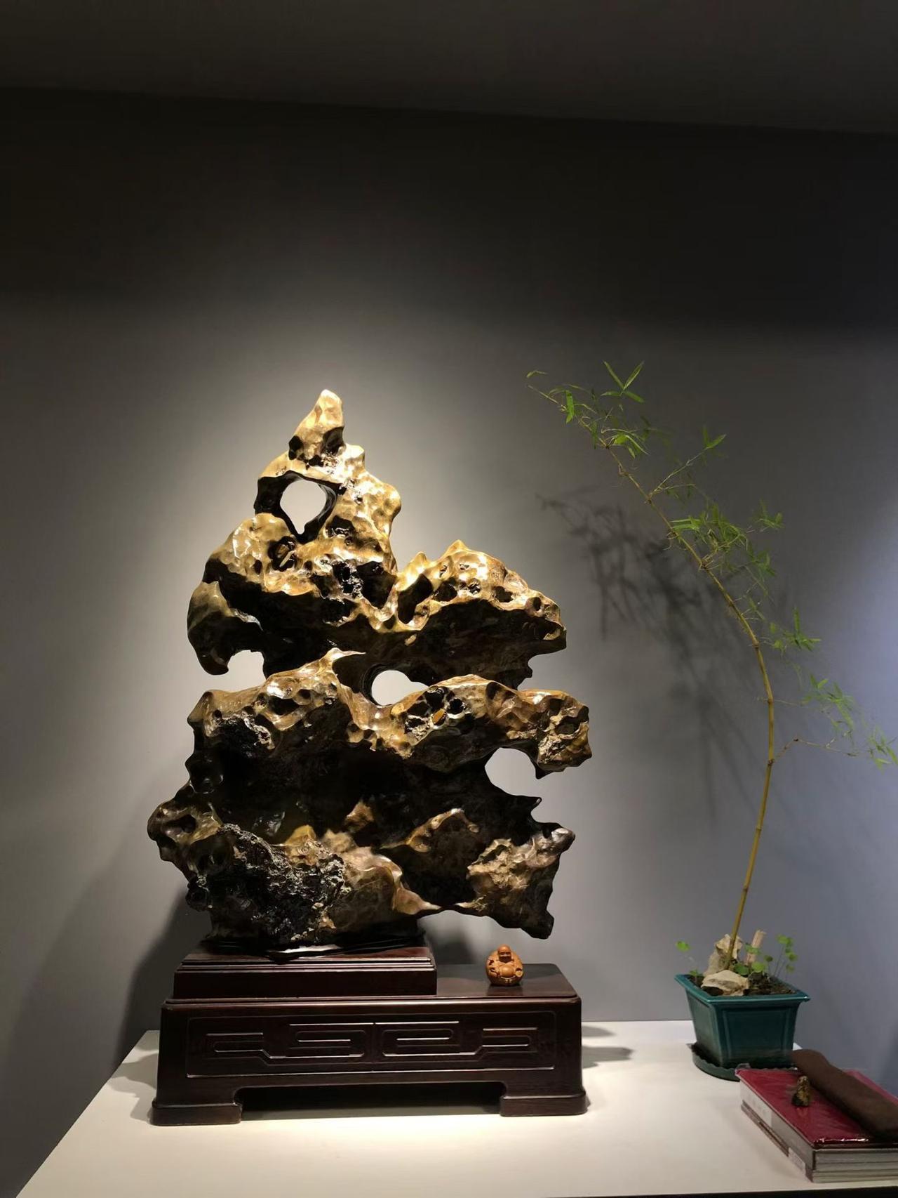 ☁️云岫灵崆⛅️

云岫崚嶒通窍处，
灵崆自有月风来。
来宾水冲石[送自己一朵花