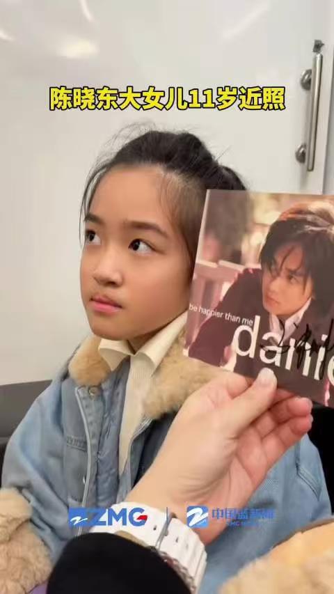 陈晓东11岁女儿像年轻时的他

陈晓东的女儿朵朵最近因与父亲年轻时惊人的相似度在