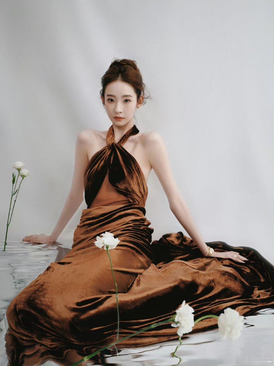 时代峰峻大公主张艺凡 二公主邓恩熙的造型也好好看，感谢宣言 粉丝大喊时代峰峻倒闭