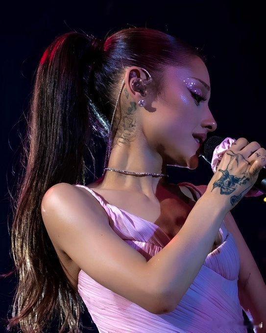 据Billboard数据，Ariana Grande《eternal sunsh