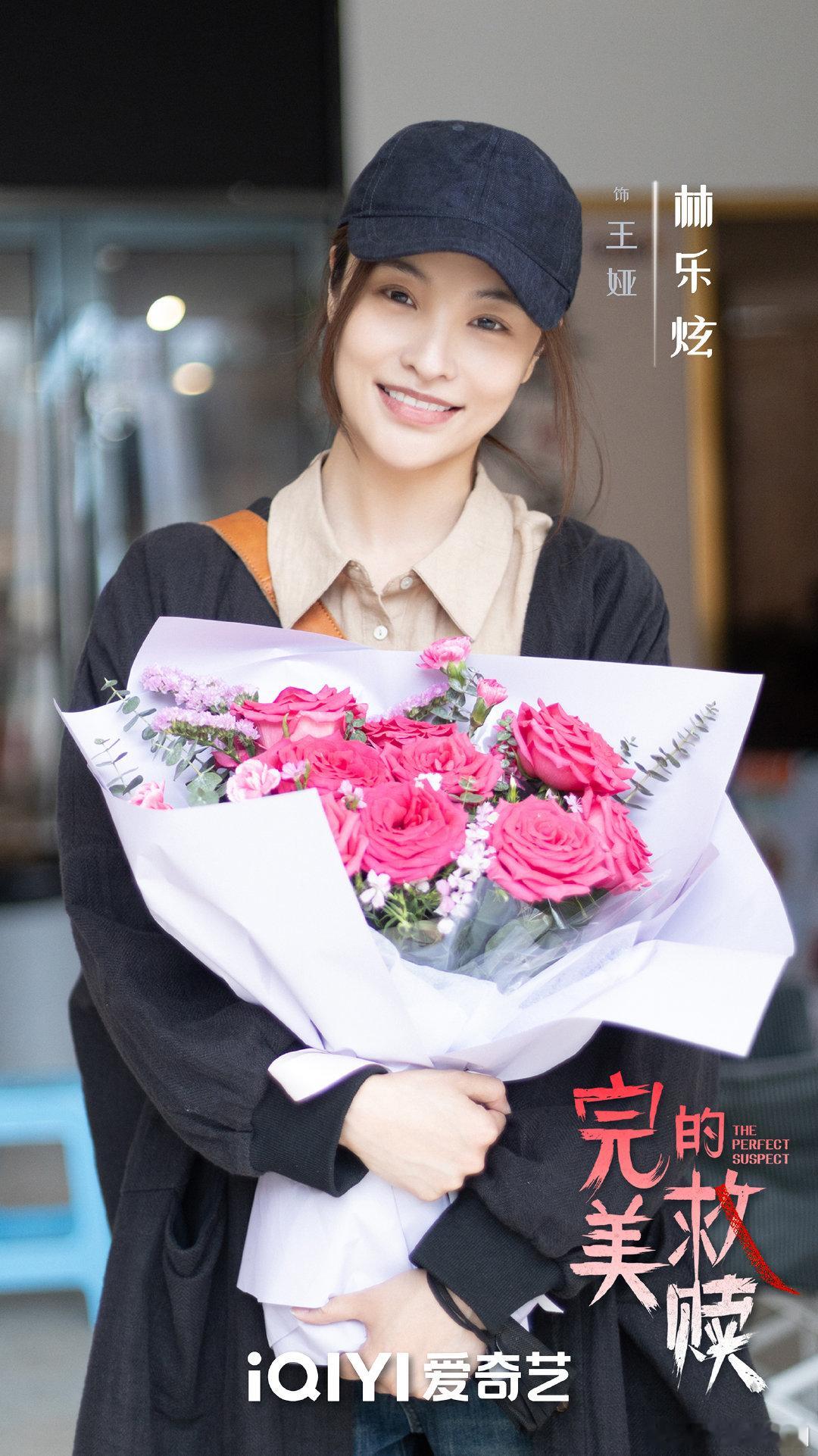 #完美的救赎阵容官宣#哈哈哈哈看着小女孩儿的眼神，我就知道到底有多幸福了，简直不
