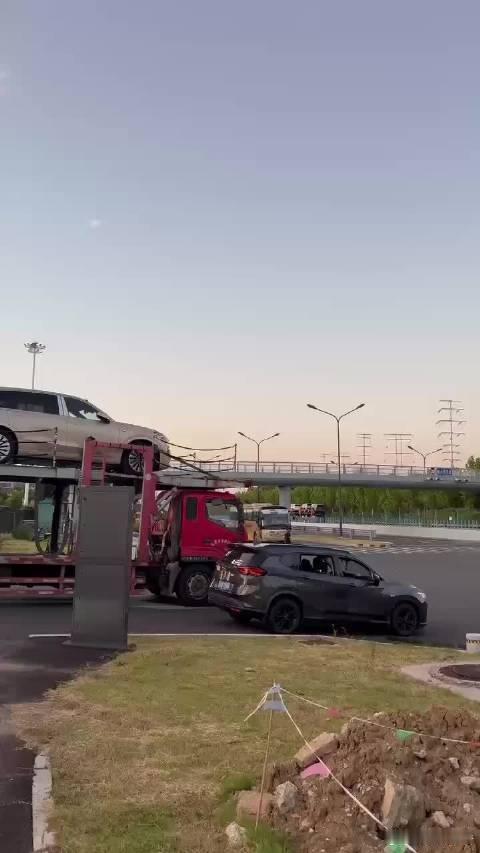 乐道L90正在发往全国门店7月25日，蔚来李斌发布，140座城市，400+门店，