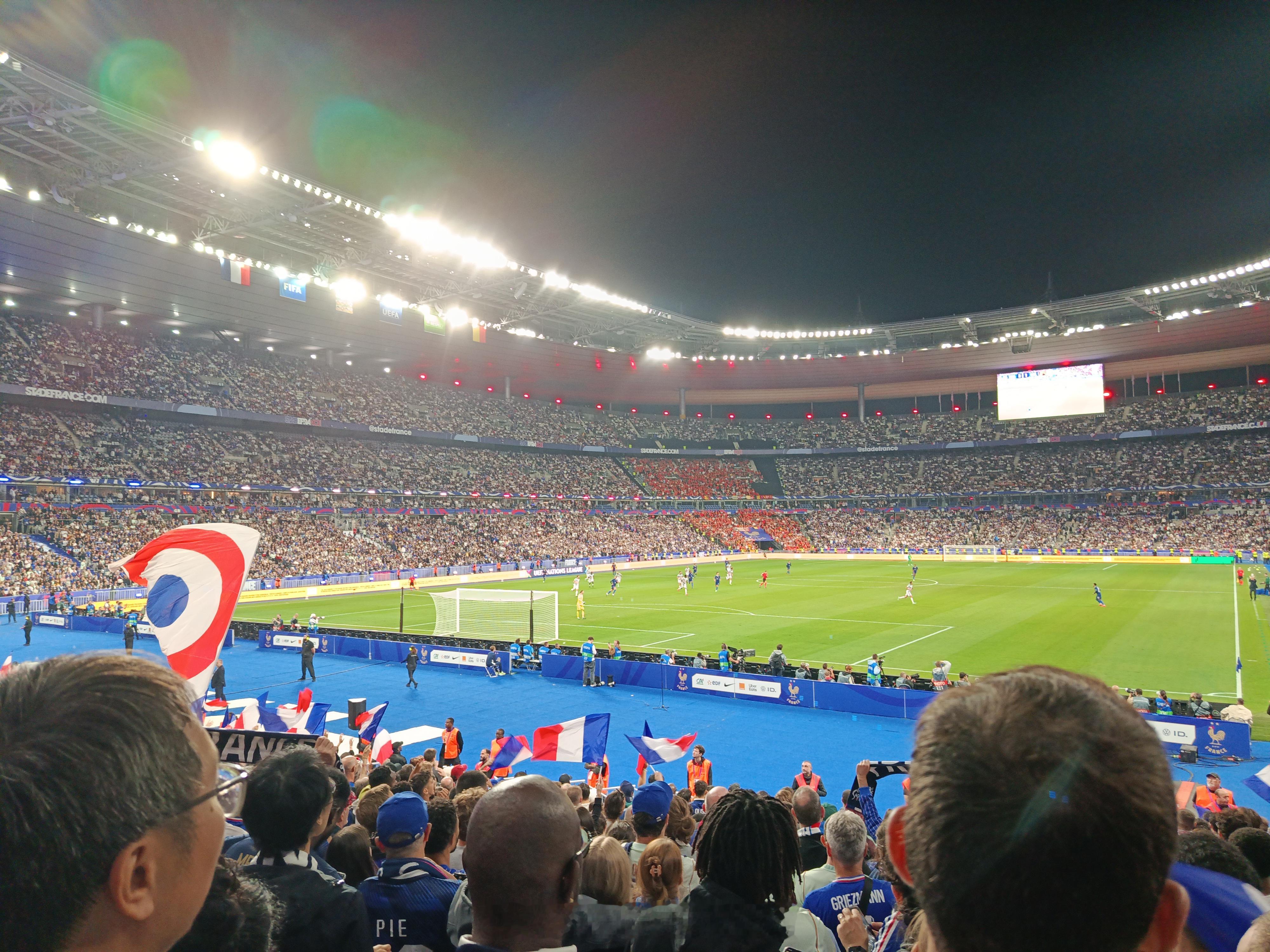 法国4比1比利时 今晚在法兰西体育场，现场看法国 🇫🇷 对比利时 🇧🇪！