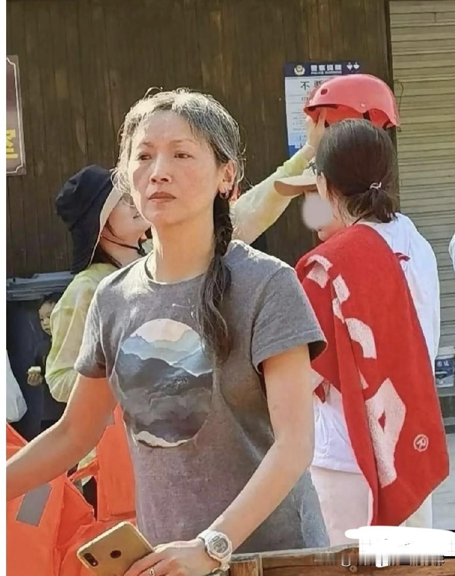吴倩莲淡出荧幕多年，为什么很多观众依旧难忘她身上独特的清冷气质？