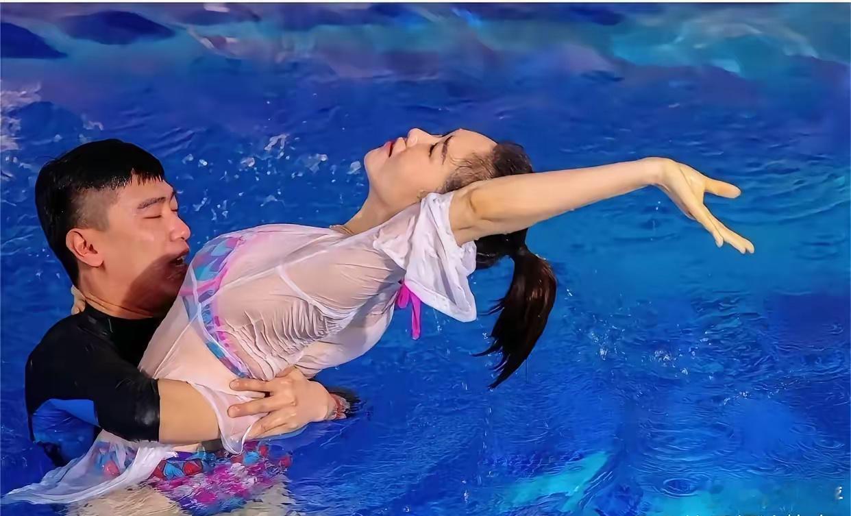 这男的手跟眼真到位啊，左小青这是上哪个节目？ 