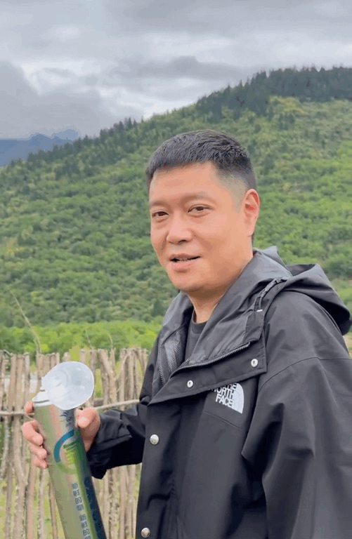 coco，需要吸氧了！

coco说九寨沟的空气还是不错的，就是有点稀薄，只能吸