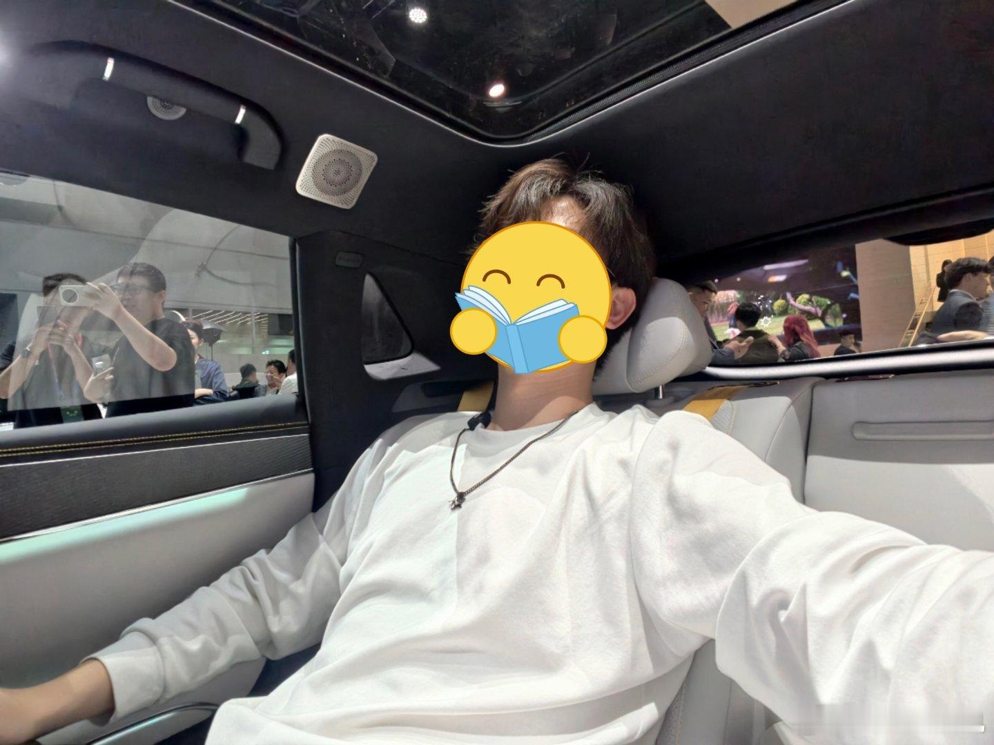 之前看说z9gt闪充版内饰好看不少，北京车展顺路就去看了一下，这个白内比之前的年