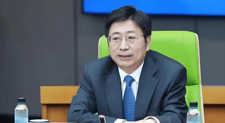 曾任贵州副省长的谭炯已调任人保集团董事长。
8月11日晚间，中国人保发布公告称，