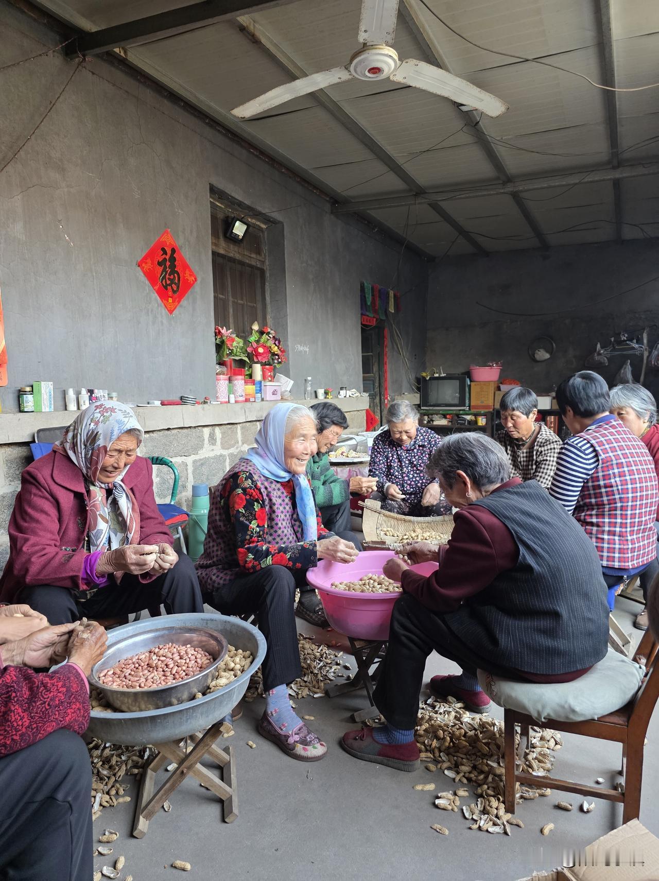 村里老人议论晚年二婚：一半说再婚为好，一半说慎重为妙……
 
昨天下午又去村北婶